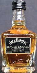 Jack Daniel`s
single barrel selected
tennessee whiskey
Jack Daniel
distilled & bottled by Jack Daniel Distillery
Lem Motlow Proprietor, Lynchburg, Tennessee, USA
47%