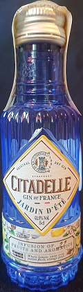 Citadelle
Original dry gin
Gin de France
Jardin d`Été
Infusion of 22 fruits and aromatics
Produit par Maison Ferrand
Château de Bonbonnet, Ars, France
41,5%