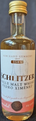 Schlitzer
Single malt whisky
Pedro Ximénez
Von hand gemacht
Seit 1585
PX cask
Schlitzer Destillerie
48%