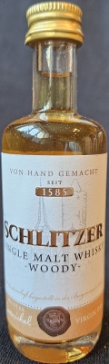 Schlitzer
Single malt whisky
Woody
Von hand gemacht
Seit 1585
Virgin oak
Schlitzer Destillerie
51%