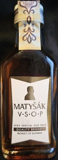 Matyšák V•S•O•P
Very special old pale
Quality brandy
Product of Slovakia
Je vyrobené z vínneho destilátu získaného destiláciou kvalitných vín. Vyzrieva v 350 litrových sudoch z limousinských dubov najmenej po dobu piatich rokov. Výsledkom je lahodná chuť, vôňa a jemnosť získaná dlhodobým zrením.
Vyrobené na Slovensku
Víno Matyšák, s.r.o., Pezinok
40%