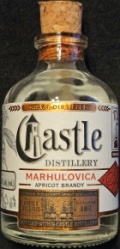 Marhuľovica
Apricot brandy
Castle Distillery
Craft distilled
Premium Spiš county spirit distilled in
Arnold Holstein Distillation Unit
Bottled within Castle Distillery
1746 anno domini
Spiš
Počiatky liehovarníckej tradície v meste Stará Ľubovňa siahajú až do obdobia pred rokom 1343, kedy bolo mestu udelené výčapné právo.
V premenách času sa pod Hradom Ľubovňa dodnes týčia starobylé múry hradnej pálenice, v ktorej sa destiláty vyrábali už od roku 1746.
Prísne strážený liehovarnícky kumšt sa nasledujúcimi generáciami zdokonaľoval do jeho dnešnej výnimočnosti.
Made from hand-sorted fruit
Distilled with carein small batches
Master distiller
Marhuľový destilát
Meruňkový destilát
Destylat morelowy
Castle Distillery, Gurman s.r.o., Stará Ľubovňa, Slovensko
50%