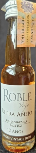Roble
Viejo
Ultra Añejo
Ron de Venezuela
Desde 1967
12 Años
Single Vintage Rum
Product of Venezuela
3
bottled by: 1423 ApS, Denmark
40%