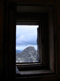 pohľad cez okno na WC z budovy observatória a lanovky na Lomnickom štíte
Vysoké Tatry