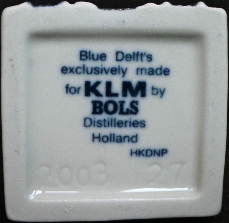 BOLS
27
KLM
Blue Delft`s
exclusively made
for KLM by
BOLS
Distilleries
Holland
2003
27