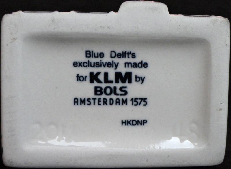 BOLS
Amsterdam 1575
48
KLM
Blue Delft`s
exclusively made
for KLM by
BOLS
Amsterdam 1575
2011
48