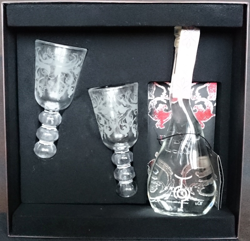 U´Luvka vodka
the spirit of pleasure
with two U´Luvka glasses & exclusive cocktail recipes
rediscover the spirit of true genius
imported product of Poland
UK The Brand Distillery Ltd, London
40%
100ml