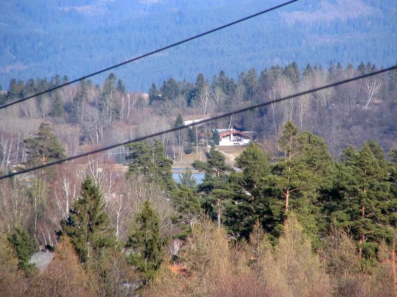 Chata Mlynčeky - pohľad na chatu z náprotivných kopcov